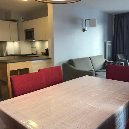 Spacieux Avec Parking, Balcon Et Acces Piscine - Front De Neige - Fr-1-346-536 Apartment *